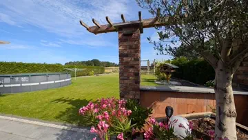 Garten mit Pool