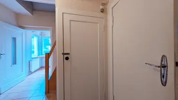 Kellereingang unter der Treppe