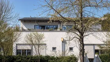 Rückansicht DG links im Frühling