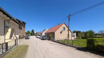 Haus und Garten von der Straße