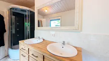 Bad mit Dusche