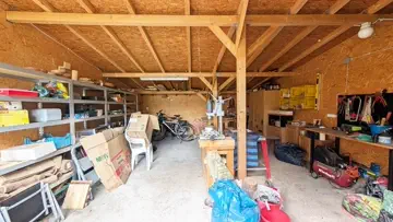 Garage/ Gerätehaus innen
