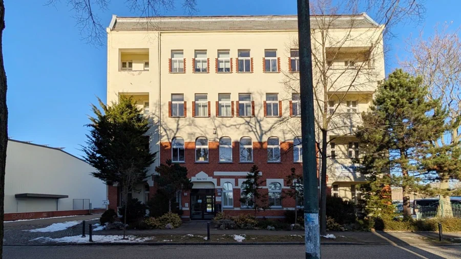 Gepflegter Altbau Gebäude mit gewerblicher Nutzung