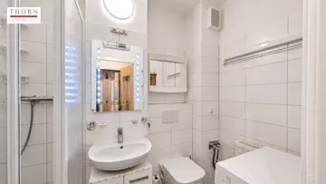 Badezimmer 1 leergeräumt KI