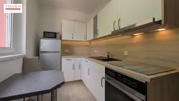 Küche leergeräumt KI