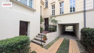 Hauseingang & Durchfahrt zum Hof