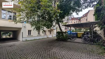 Hofzufahrt + Fahrradstellplätze