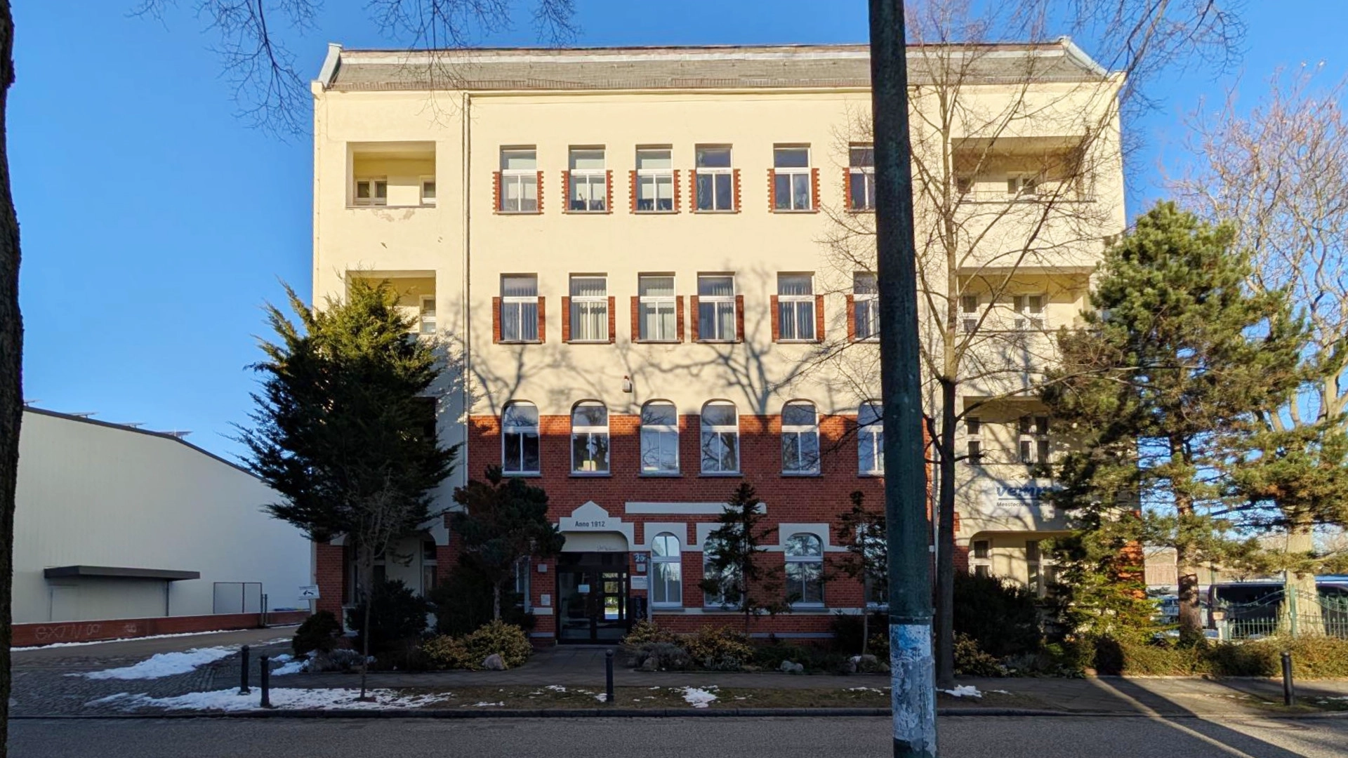 Gepflegter Altbau Mehrfamilien- / Bürohaus