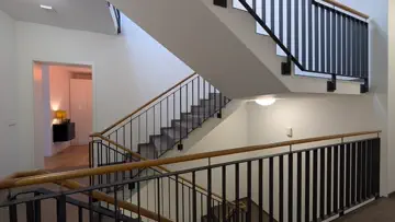 Treppenhaus und Eingang